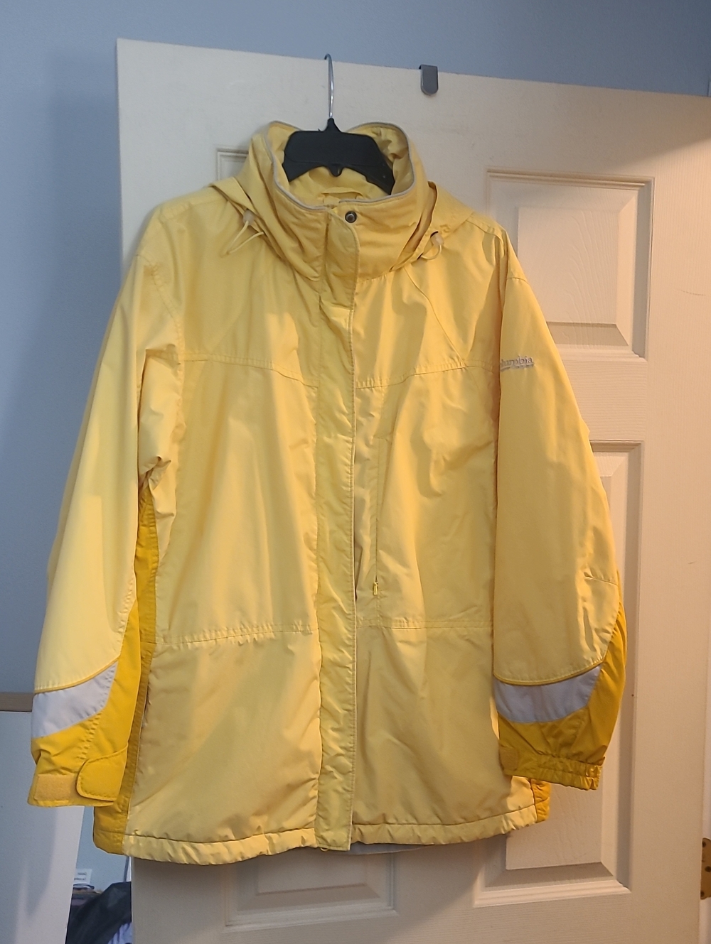 Columbia Women’s Light Yellow Rain Jacket with Hood
